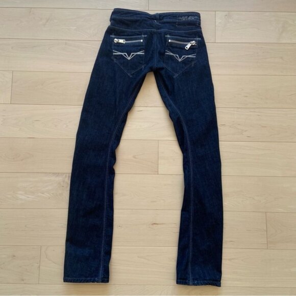Guess Premium jeans Rocket skinny leg style low rise dark blue stretchy size 26 - Picture 1 of 14